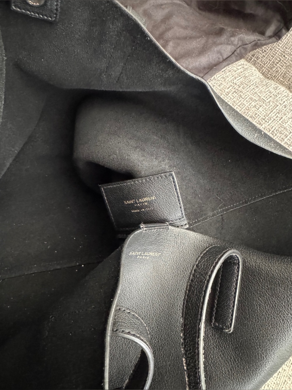 Saint Laurent Shopping Tote Bag in Black Leather - Picture 9 of 16